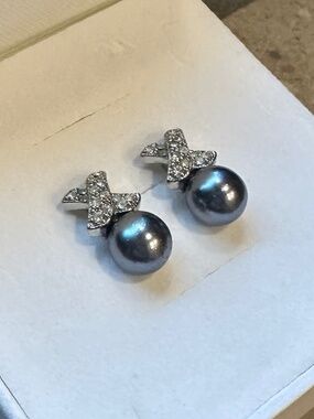 BLACK PEARL AND RHINESTONE EARRINGS